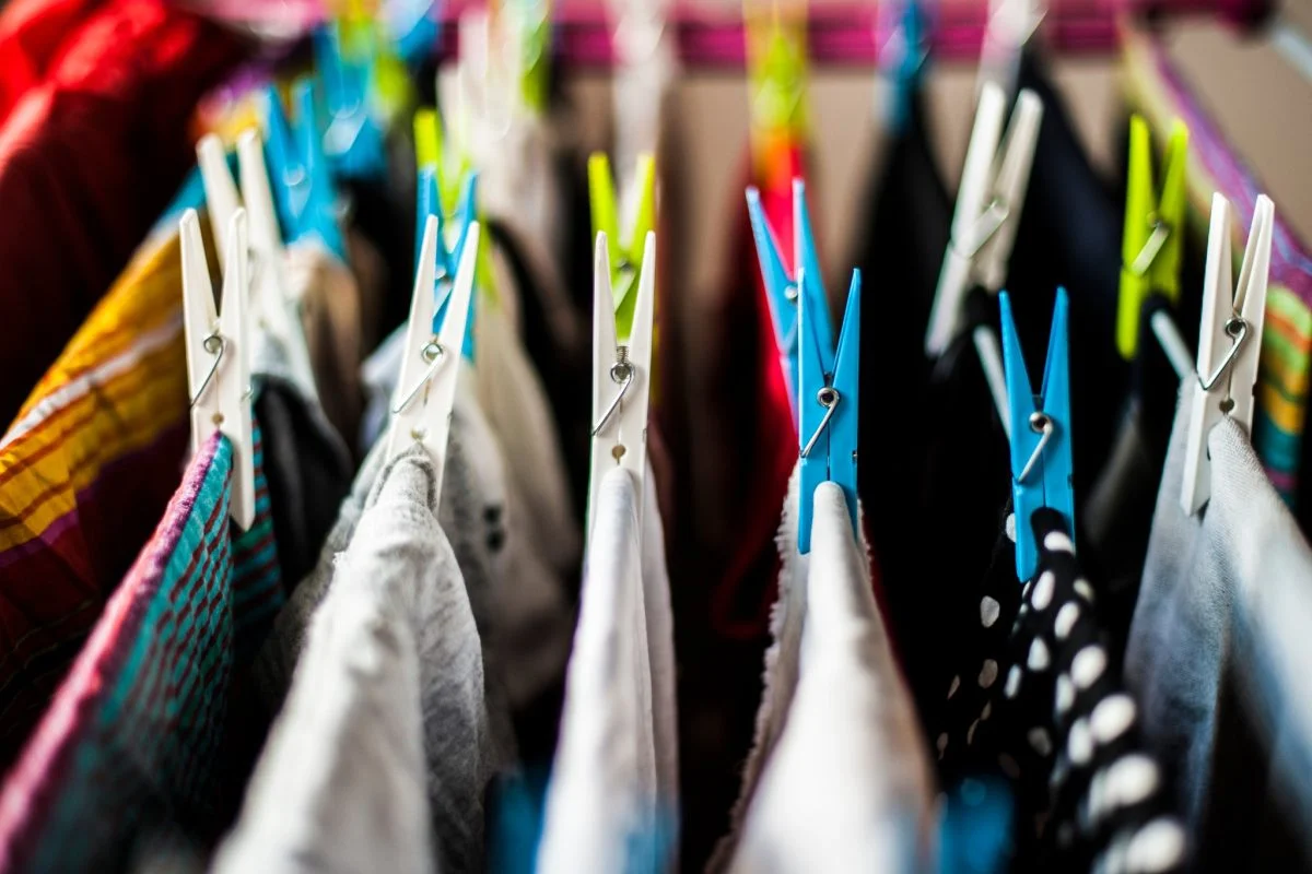 Wäscheklammerspuren auf der Kleidung