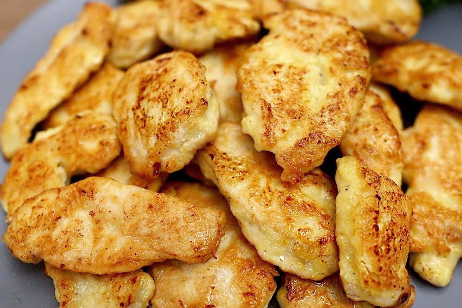 I miei straccetti di pollo sono teneri e succosi. Li preparo così!