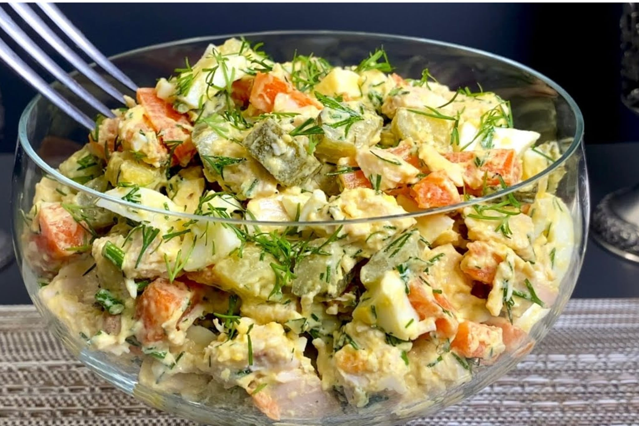 L’insalata di pollo che profuma di campagna: una ricetta antica