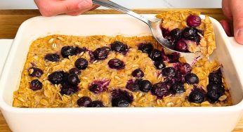 Preparo questa torta avena e mirtilli a colazione e sono in perfetta forma