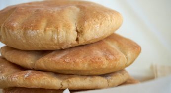 Pane a breve lievitazione: lo preparo con yogurt e farina. Cuoce in 6 minuti