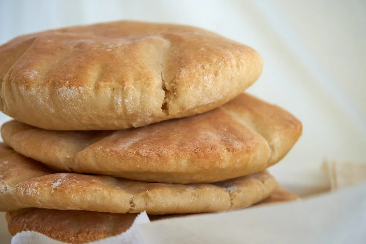 Pane a breve lievitazione: lo preparo con yogurt e farina. Cuoce in 6 minuti