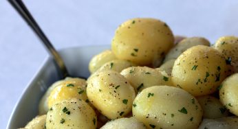 Lesso le patate in 10 minuti e senza acqua: ricetta lampo!