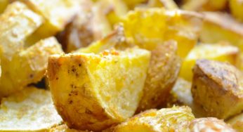 Patate al forno con la buccia: la ricetta contadina che fa impazzire tutti!