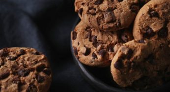 Cookies con gocce di cioccolato: li preparo senza burro e in pochi minuti!