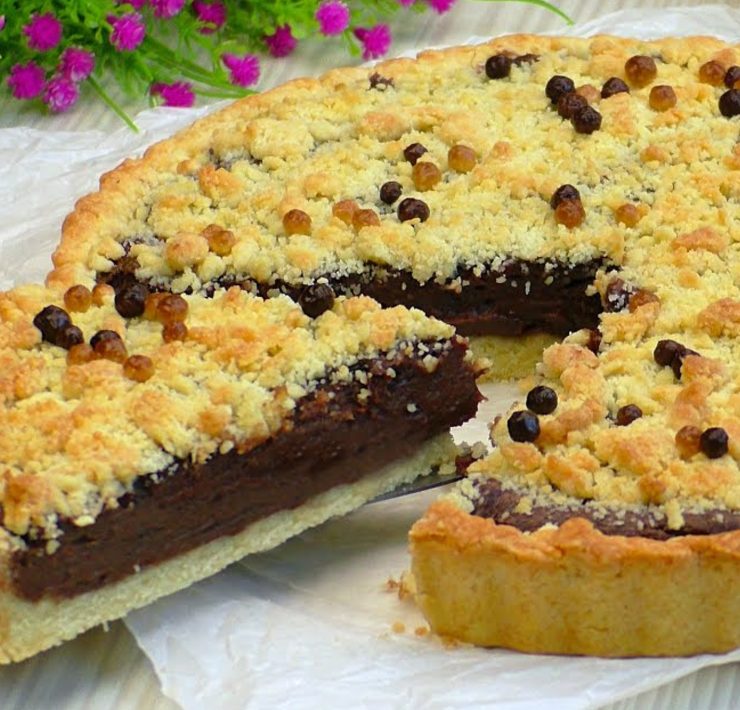 Crostata crunch al cioccolato: morbida e croccante, una delizia