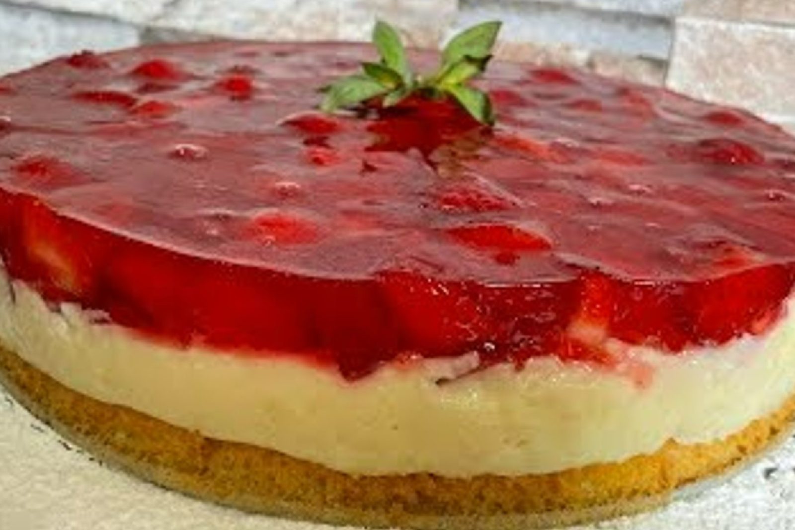 Torta fragole e vaniglia: soffice e cremosa come un budino