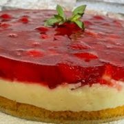 Torta fragole e vaniglia: soffice e cremosa come un budino