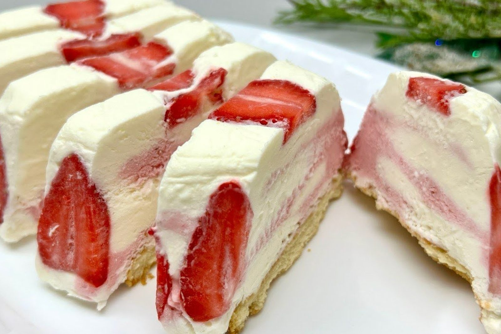 Semifreddo panna e fragole, un boccone e si torna bambine!