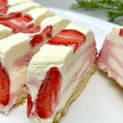 Semifreddo panna e fragole, un boccone e si torna bambine!