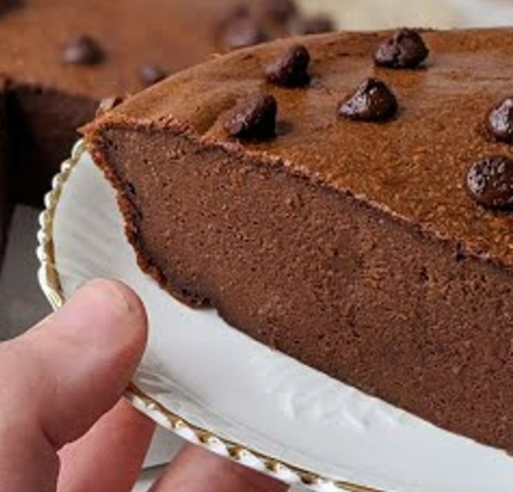 Torta al cioccolato senza farina, burro, zucchero: si scioglie in bocca!