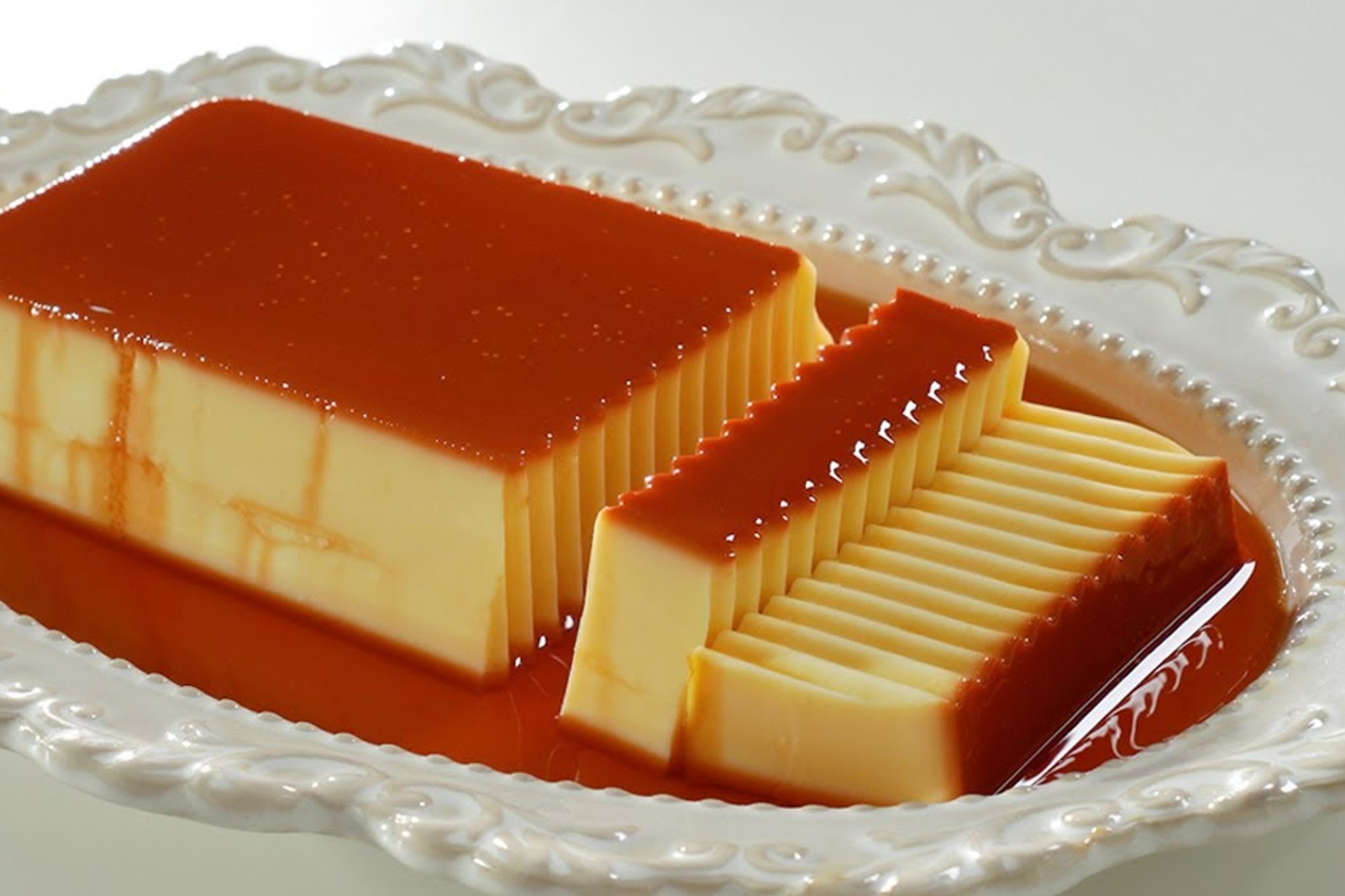 Budino all’uovo senza amido con top di caramello. Freschissimo e goloso
