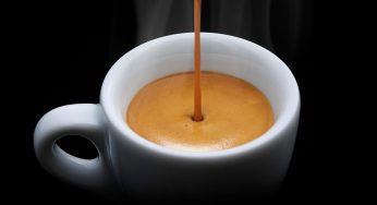 Quante tazzine di caffè puoi bere in una giornata: i risultati di uno studio famoso