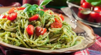 Pasta al pesto con basilico e pomodorini: porta l’estate in tavola