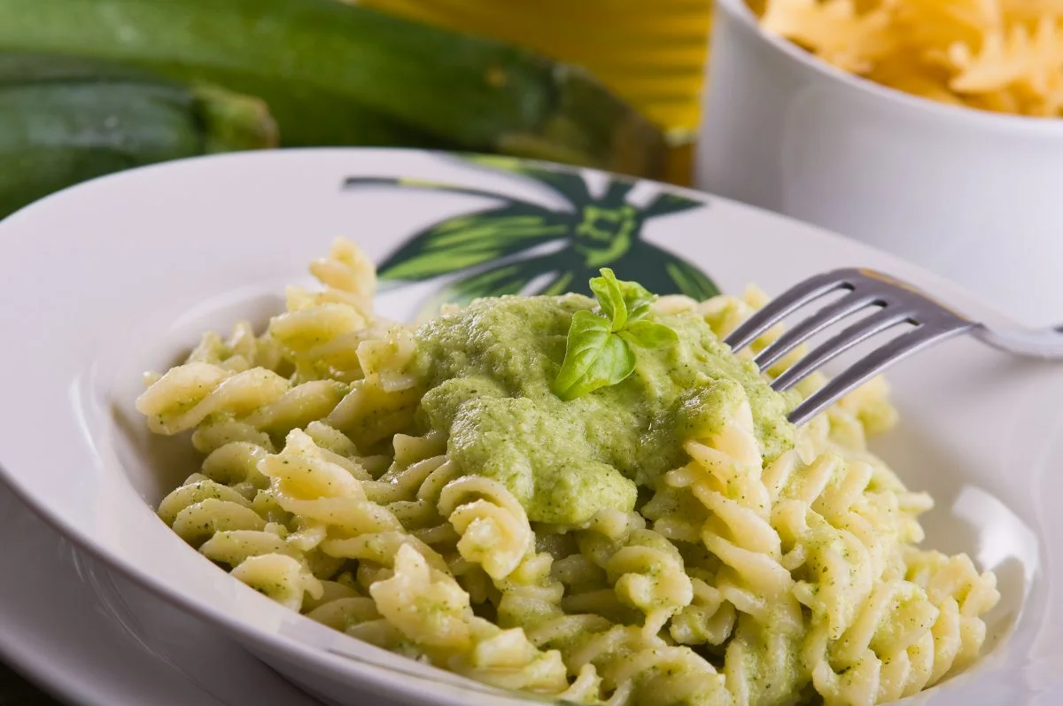 Pasta con crema di zucchine light: è senza panna! Ha 380 kcal