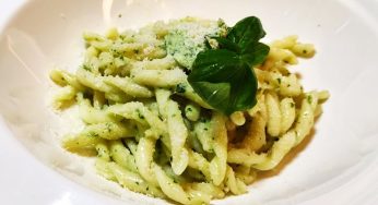 Pesto di basilico: la ricetta dei nutrizionisti! Senza olio e sale ha 65 kcal