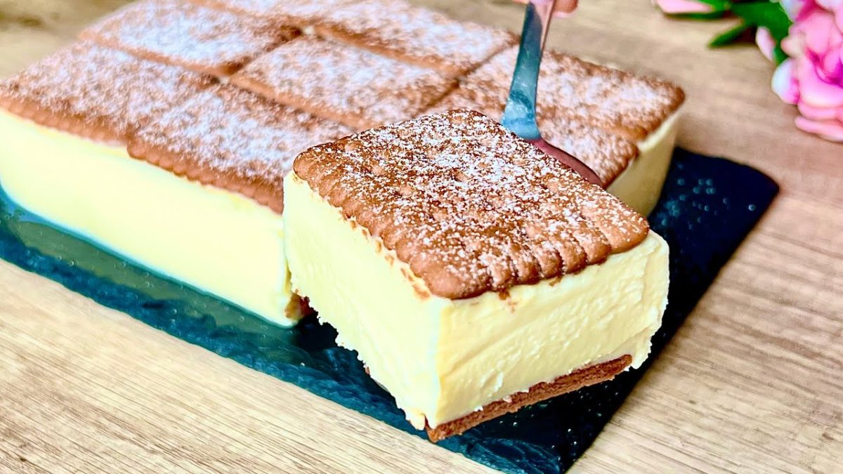 Torta con crema allo yogurt e biscotti: buonissima. Ha 160 kcal