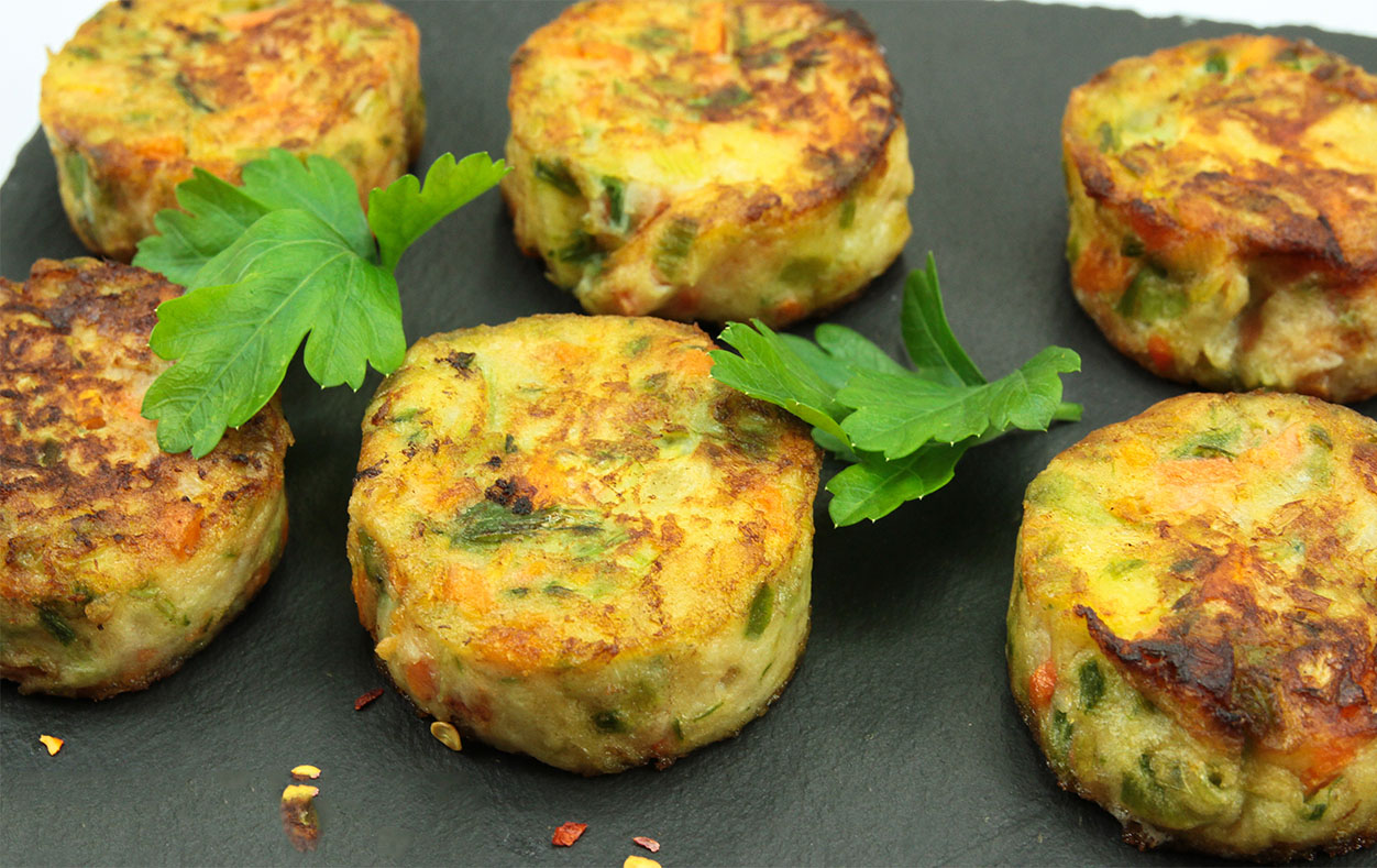 Frittelle di zucchine e patate: una tira l’altra! Hanno 70 kcal