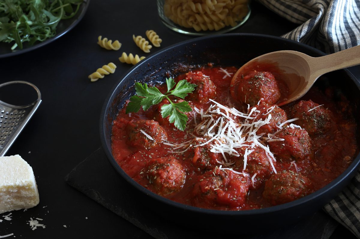 Polpette di ricotta al sugo: super gustose! La prepari in 1 attimo