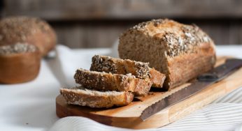 Pane ai semi di chia: dal grande potere saziante ed è facilissimo da fare!