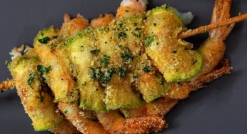 Spiedini di zucchine e gamberi: falli al forno. Sono deliziosi!