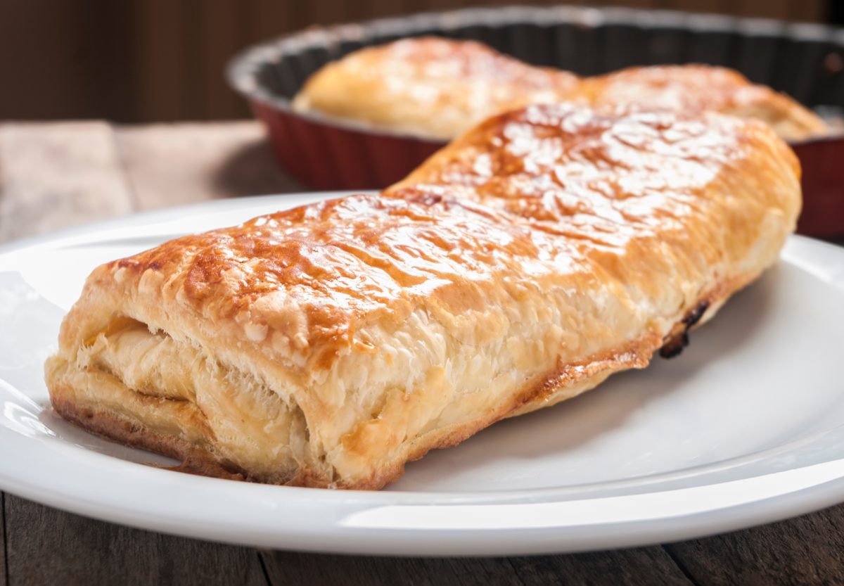 Rotolo di pasta sfoglia alla parmigiana: non friggerai nulla! È facilissimo