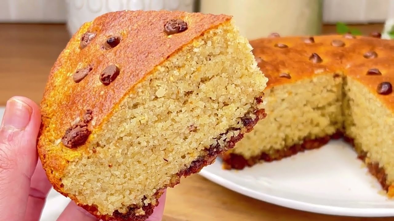 Torta alle mandorle con gocce di cioccolato: è senza zucchero e a basso indice glicemico. Ha 240 kcal