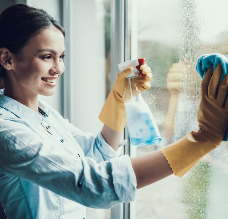 Acqua frizzante, usatela per pulire i vetri: il risultato è pazzesco