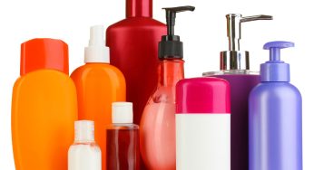 Allarme cosmetici tossici: ritirati oltre 7000 deodoranti e detergenti. Ecco l’elenco