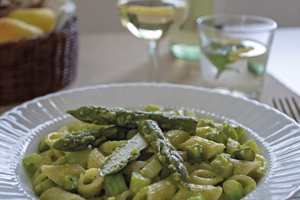 Pasta asparagi e parmigiano: prepara questo piatto dietetico. È buonissimo e saporito