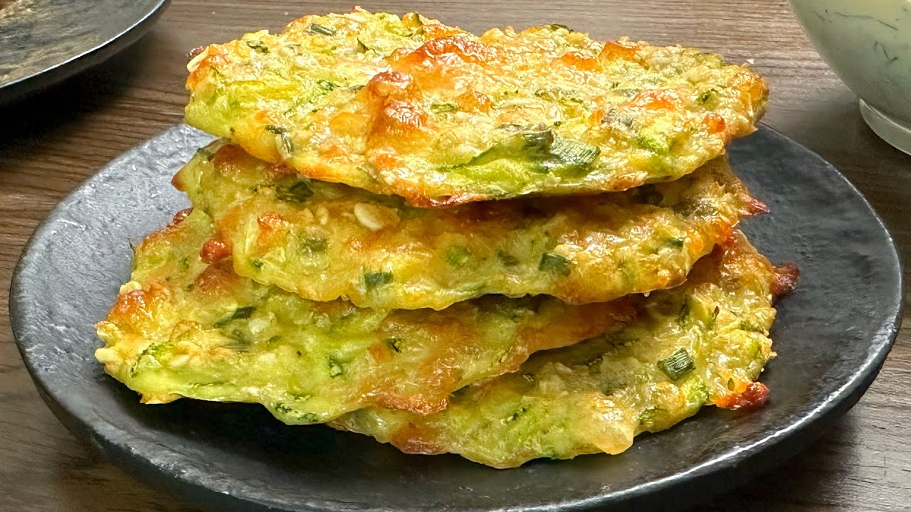 Frittelle di zucchine: le fai al forno ed hanno 100 kcal! Le più buone del mondo