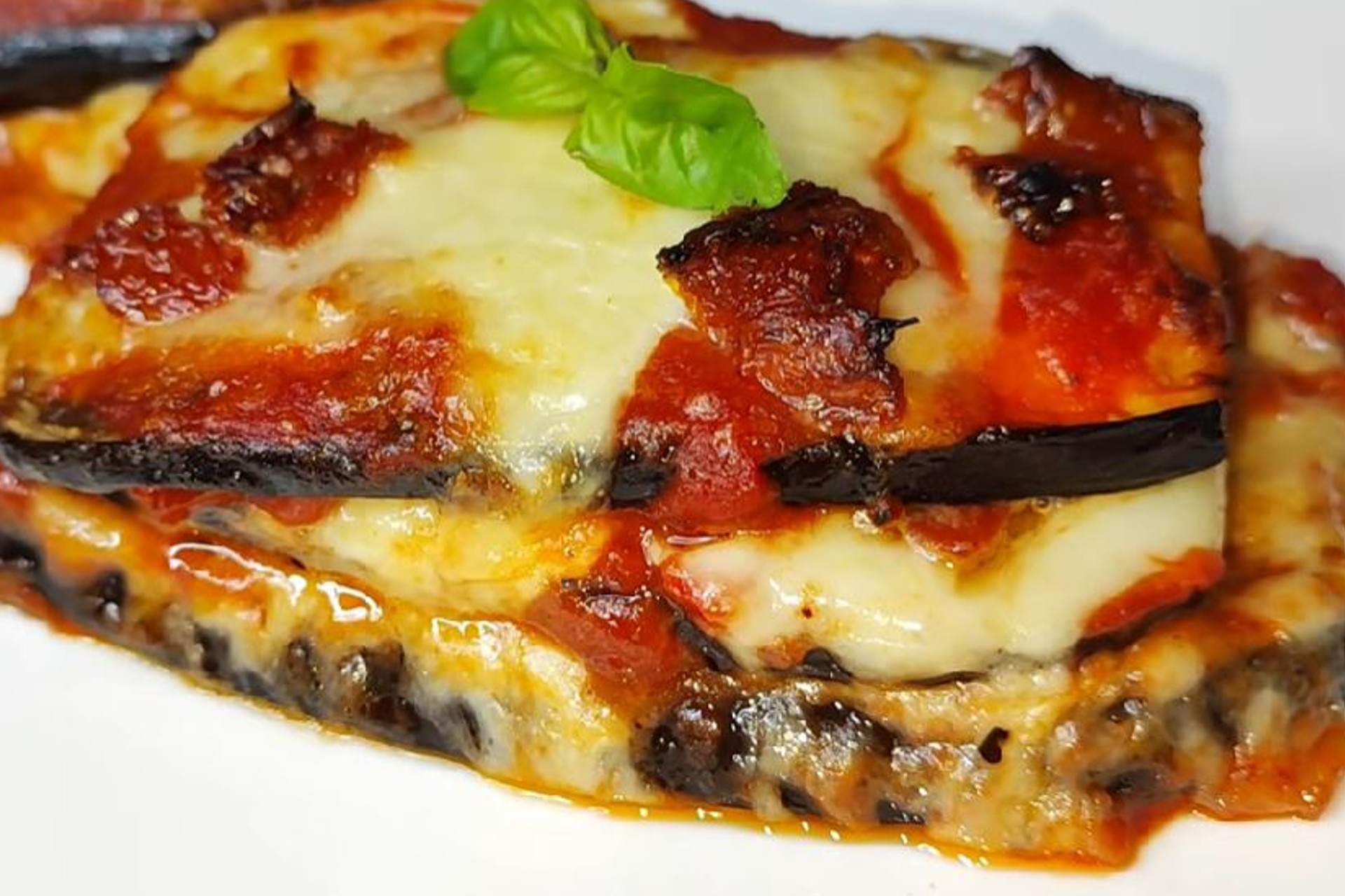 Melanzane al forno: prepara una cena gustosa senza friggere nulla, solo 310 kcal