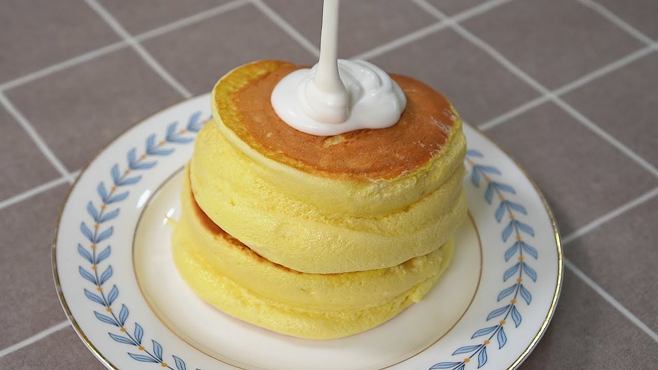 Pancake soufflé: alti e soffici come una nuvola! Provali a colazione. Hanno 100 kcal