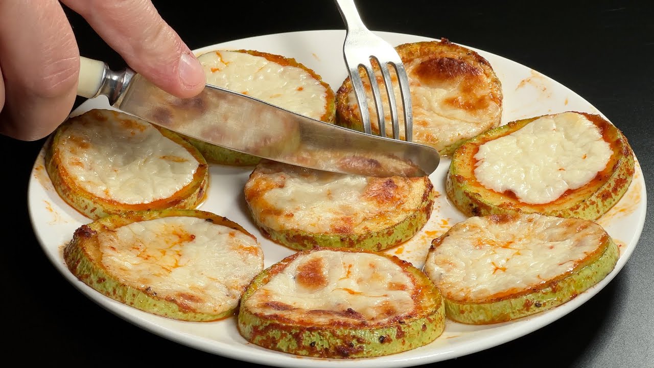 Pizzette di zucchine: devi farcirle e infornarle così! Hanno 100 kcal