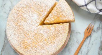 Torta allo yogurt: solo 3 ingredienti! Cuoce in forno o nel microonde