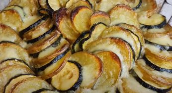 Zucchine e patate al forno: un contorno veloce, filante e goloso