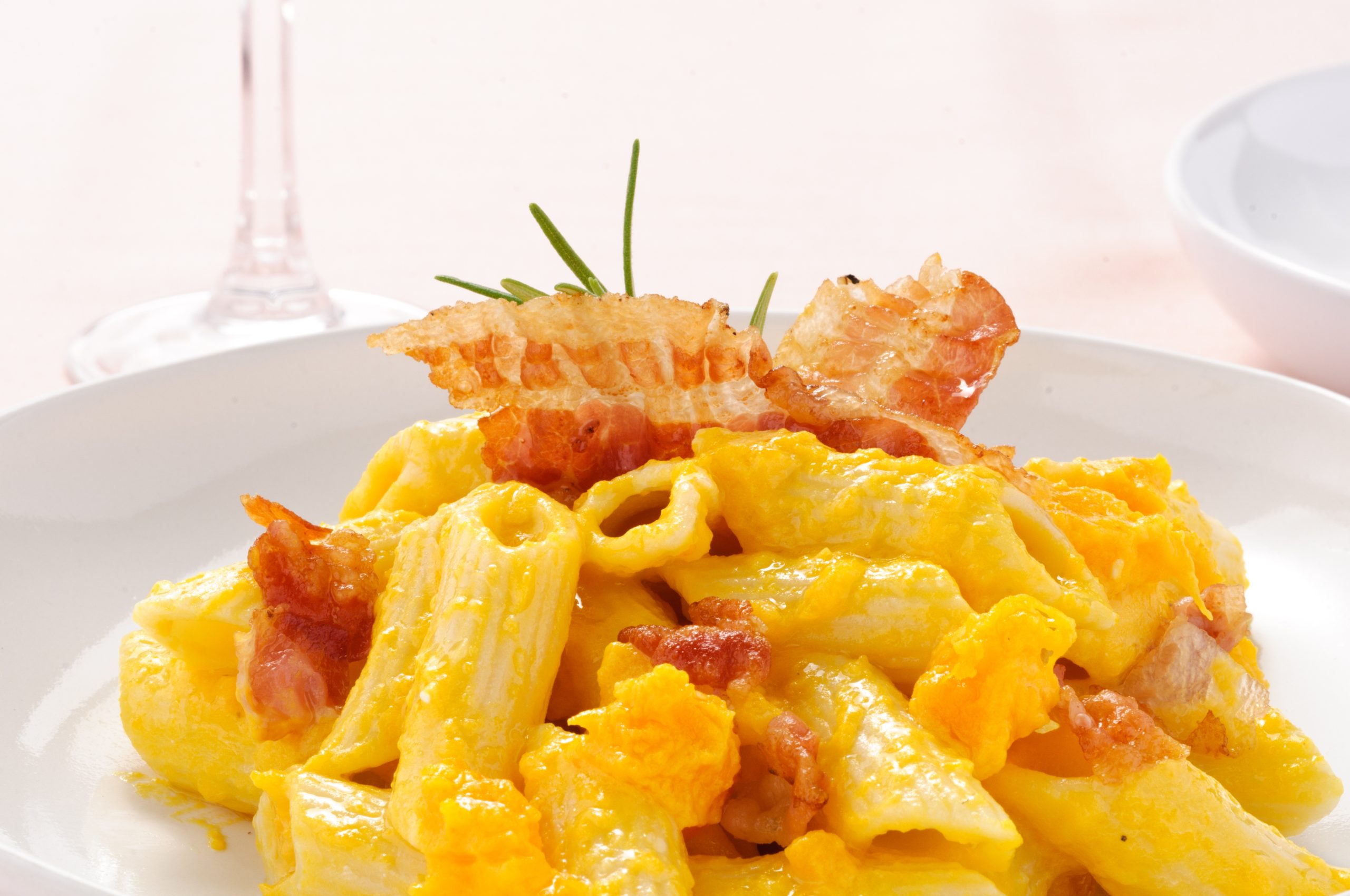 Pasta con zucca, guanciale e taleggio. Super veloce e saporitissima!