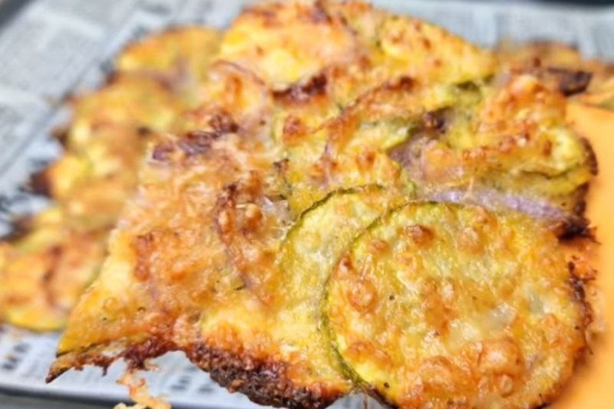 Schiacciata di zucchine: non devi friggere nulla. È saporita e croccante! Ha 215 kcal