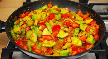 Zucchine, pomodori e carote in padella, se li prepari in questo modo sono saporitissimi ed hanno solo 130 kcal