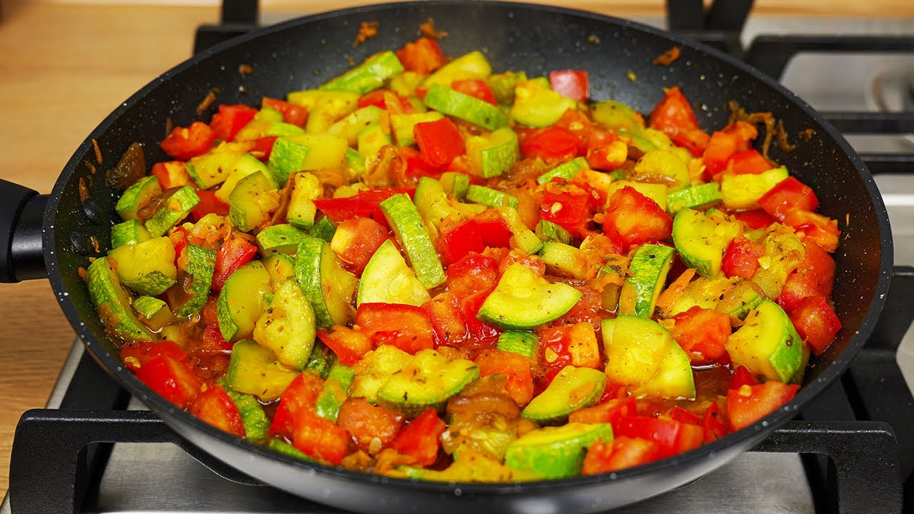 Zucchine, pomodori e carote in padella, se li prepari in questo modo sono saporitissimi ed hanno solo 130 kcal