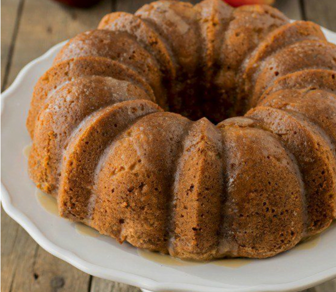 Torta con frullato di mele: l'ameranno grandi e piccini. È soffice e golosa