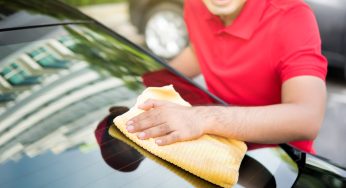 Pulisco la mia auto con prodotti che ho già in casa: risparmio soldi e il risultato è impeccabile!