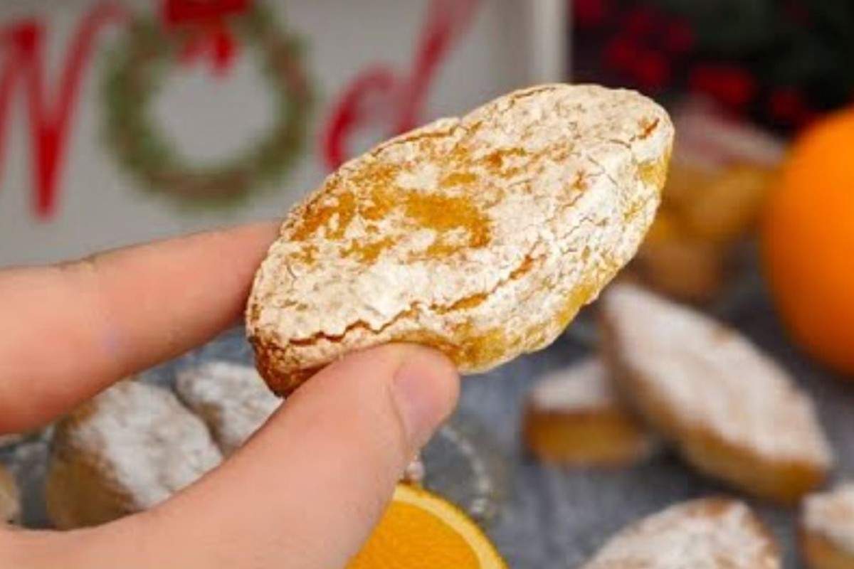 Biscotti natalizi con mandorle e arance: senza grassi e senza farina. Buonissimi!