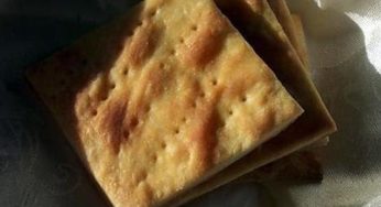 Cracker fai da te: li preparo con pochissimi ingredienti. Finiscono in un lampo!