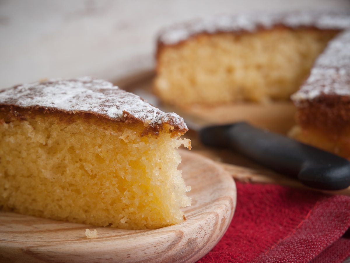 Torta all’arancia con farina di riso: è super leggera e gustosa! Provala subito