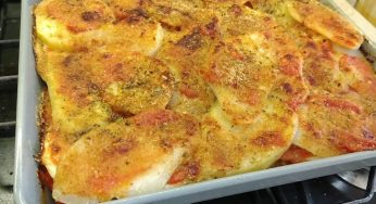 Patate e melanzane, mia nonna preparava questa ricetta così, è gustosissima ed ha 180 kcal!