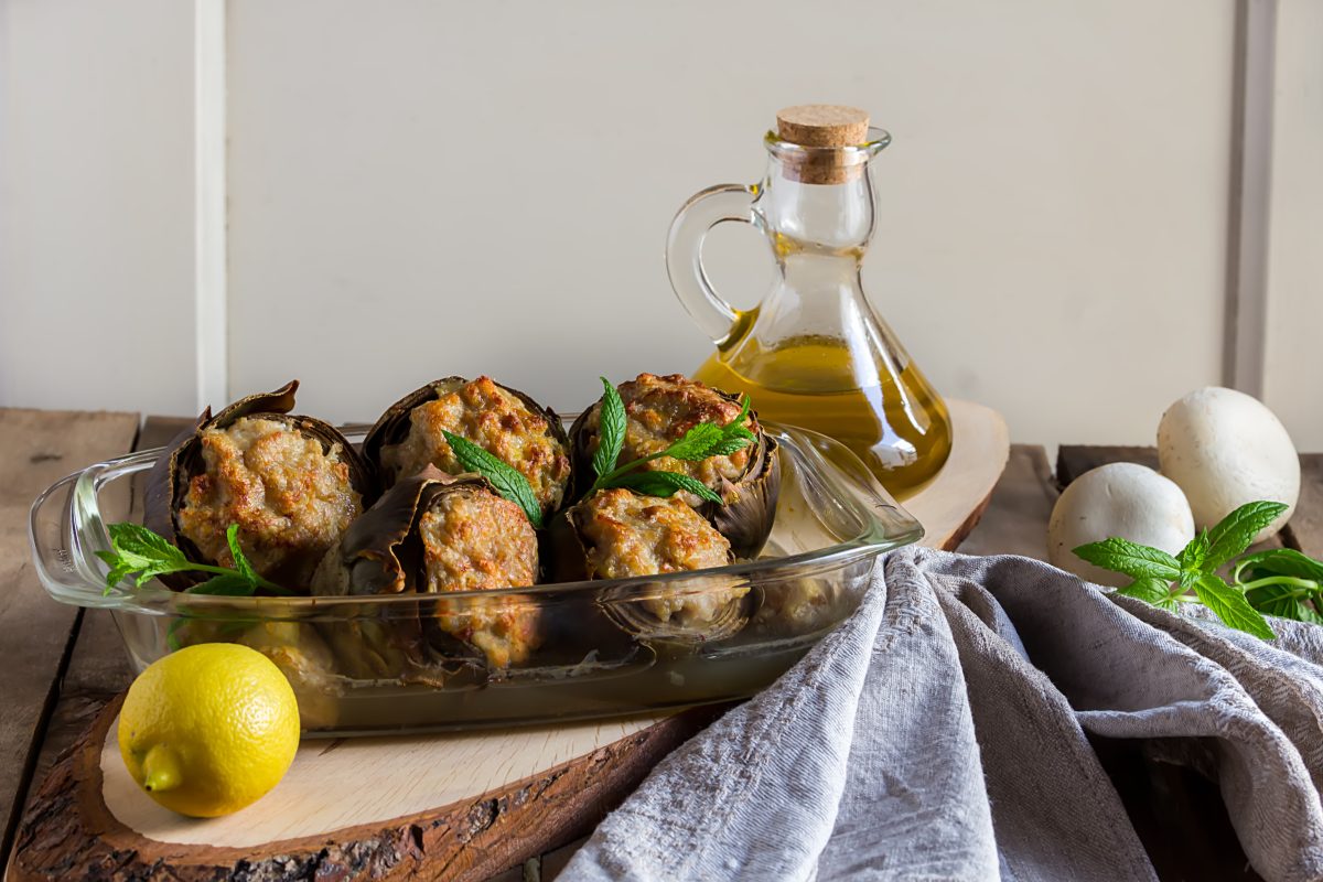 Carciofi ammuddicati alla siciliana: ripieni, buoni e saporiti. Hanno 240 kcal