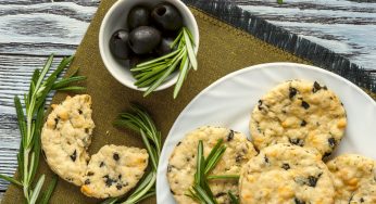 Biscotti con olive e parmigiano: li preparo per Pasqua, sono facilissimi