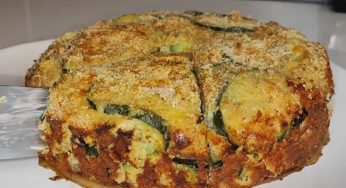 Torta di zucchine salata: la ricetta della nonna ma light. Ha solo 240 kcal