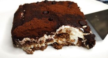 Tiramisù alla stracciatella: non servono i savoiardi e nemmeno il mascarpone. Ha 120 kcal